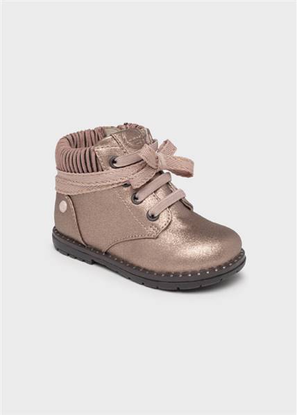 STIVALETTO CON BORCHIE